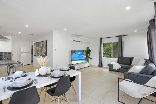 2 bedrooms, 5 beds