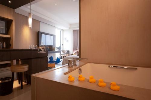 room detail thumbnail 1