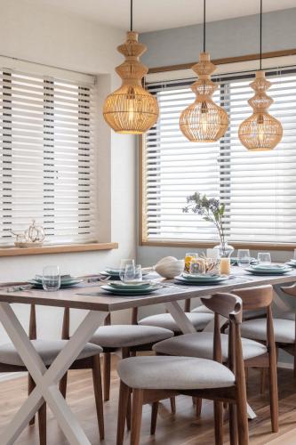 Entire Villa, 2-Min to Beach, near Enoshima Island