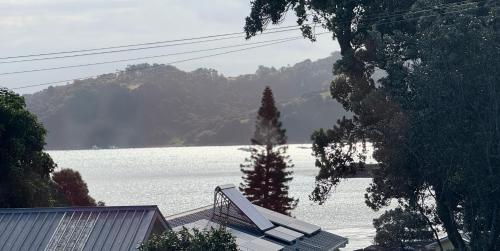 View, Triangel Cottage Waiheke Island - 2BR with Sea Views in Surfdale