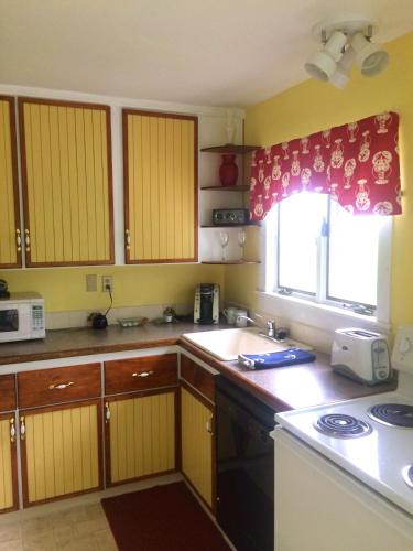 廚房, Harbor House Inn in 布斯貝港