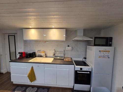 エピナル Appartement 2 pieces pres du lac de Bouzey 4つ星 シングルルーム プール