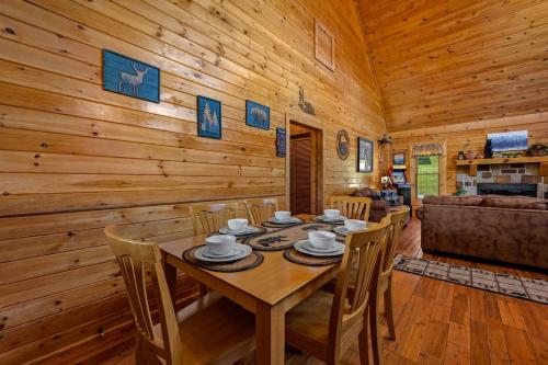Free Dollywood Tickets, 2BR Cabin, Hot Tub, Arcade, Dog Friendly, Great Location in 마운트 자이언