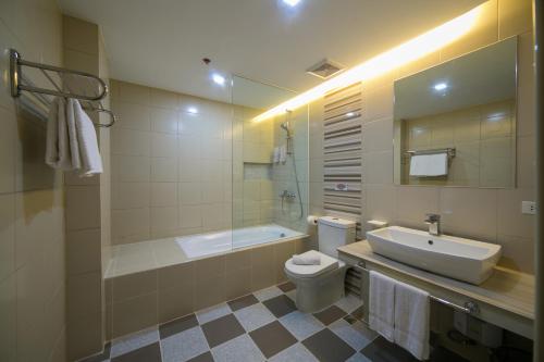 room detail thumbnail 2