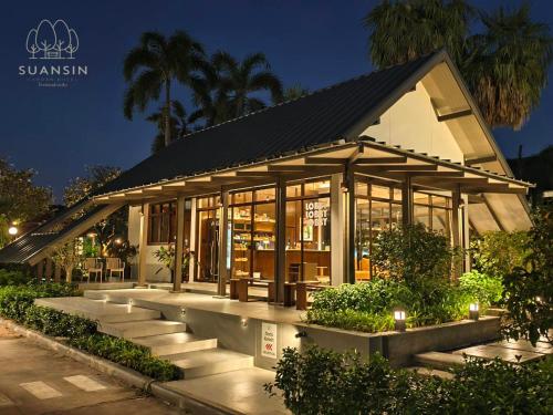 . Suansin Garden Hotel โรงแรมสวนสินการ์เด้น