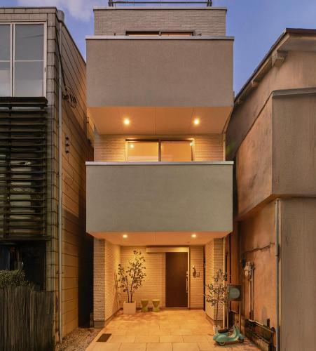 Mint House Ebisu - 3 Story, Artsy & Modern Home in Shibuya