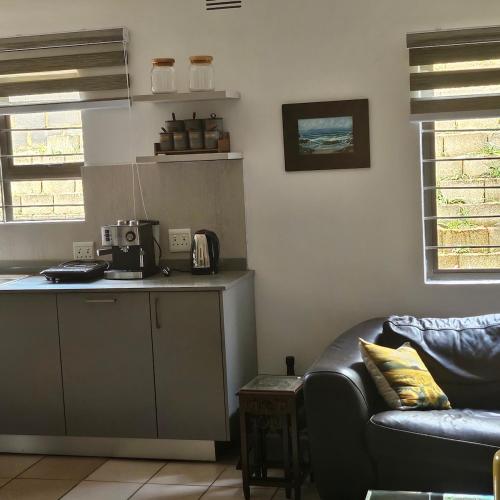 Sunflower Sea View Cottage Pennington - Entire & secluded in Imbabala Forest Estate