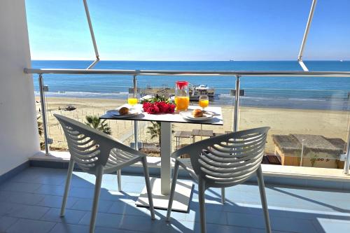 Brisa Del Mar Beachfront Apartment - image 3