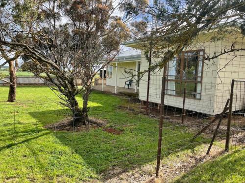 The Vale Farmhouse Rural Setting in Farrell Flat