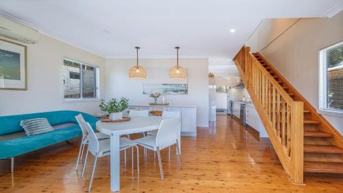 'Pretty Beach Bay Vista' by Accom Holidays - Central Coast 'Pretty Beach Bay Vista' by Accom Holidays - Central Coast