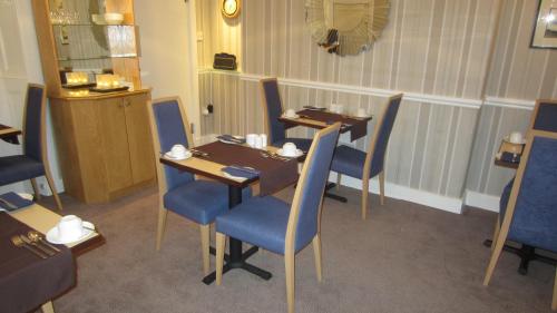 Kew House - image 11
