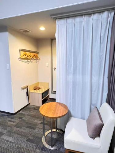 Floral Hotel East Shinsaibashi Room Type - Budget Double Room