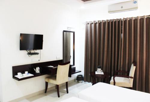 Superior King Room image 10