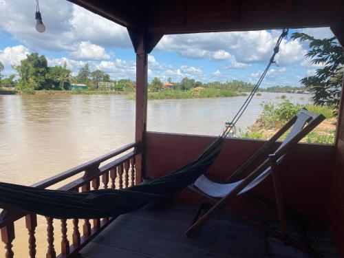 Khampheng River views sunset in Don Khone