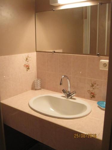 Hotel Le Commerce - image 12