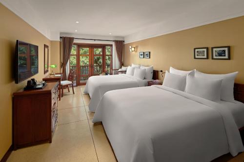 2 queen beds