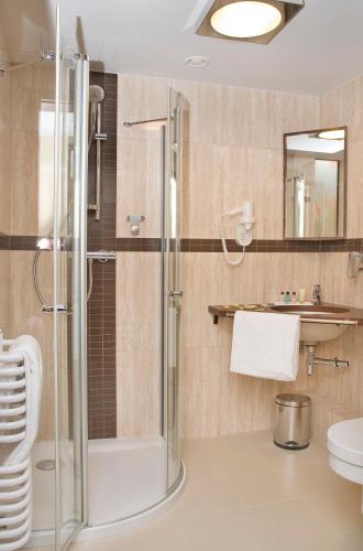 7854480 Hotel Admirał