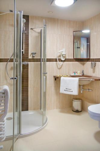 7854493 Hotel Admirał