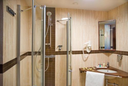 7854553 Hotel Admirał