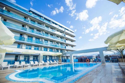 El Paraiso Hotel