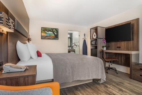 Key West Inn - Fairhope - image 7