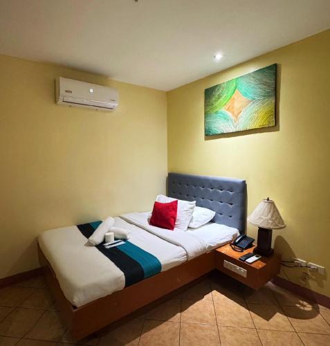 room detail thumbnail 1