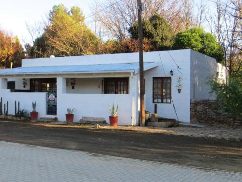 Exterior view, Country Cottages in Nieu-Bethesda