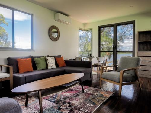 Jerrinja - Absolute waterfront with jetty - 5 mins to Hyams Beach in Erowal Bay