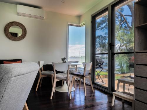 Jerrinja - Absolute waterfront with jetty - 5 mins to Hyams Beach in Erowal Bay