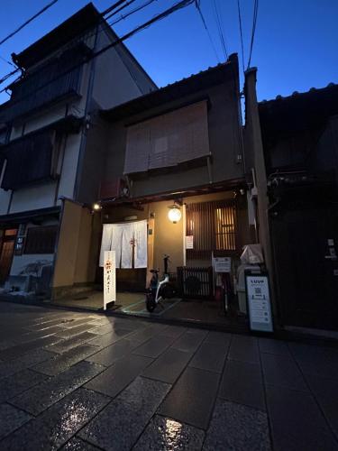 Gion Kyoto Miyagawacyo Guesthouse HANAKANZASHI