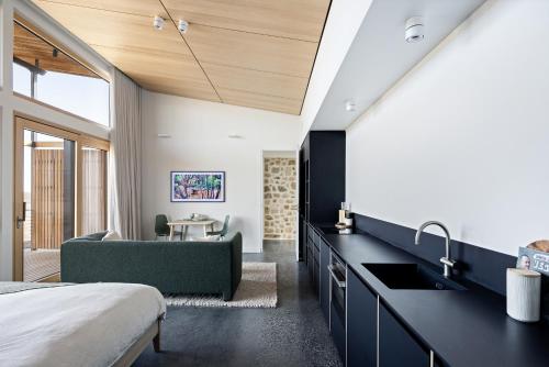 Konyha, Studio on Forktree – Modern Coastal Retreat in Wattle Flat