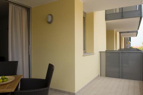 One-Bedroom Apartment with Balcony image 2