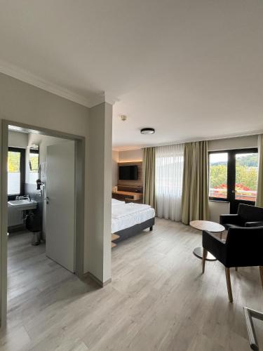 3 twin beds