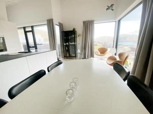 Modern 4BR Luxury Home with Ocean View & Jacuzzi in Sandavágur
