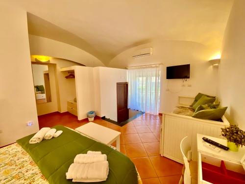 Borgo Belvedere – Naples, CO