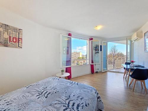 Superbe studio avec balcon vue mer - AC, Wifi, 2 - Location saisonnière - Cagnes-sur-Mer