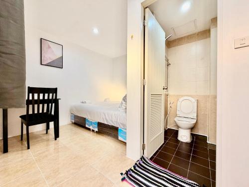 room detail thumbnail 2