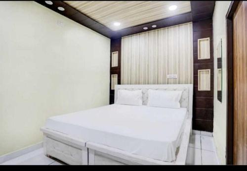 SPOT ON Isshu Hotel And Restaurant