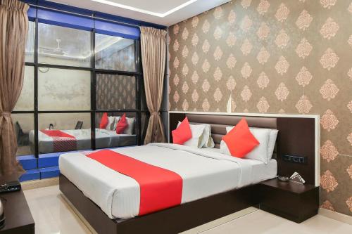 Collection O Vyara Railway Station Formerly Crystal Guest House