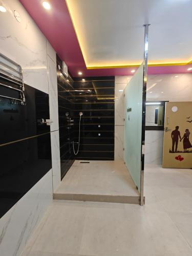 Zuhanyzó, Malathi Residency in Tiruchendur