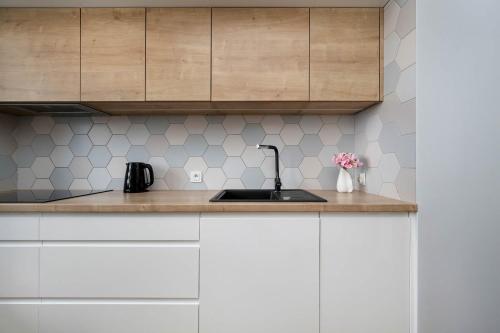 Bright Two Bedroom Apartment in Wrocław with Air Conditioning and Parking by Noclegi Renters - image 3