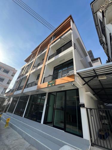 Hug14 Hotel - image 7