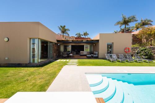 Premium House with Private Heated Pool and Bbq - image 2