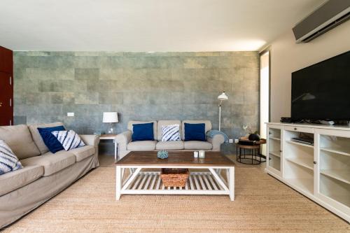 Premium House with Private Heated Pool and Bbq - image 3