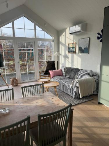 Cozy house in quiet Vik near golf courses & the sea in Simrishamn