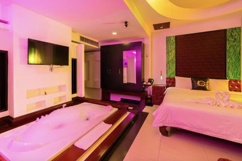 room detail thumbnail 0