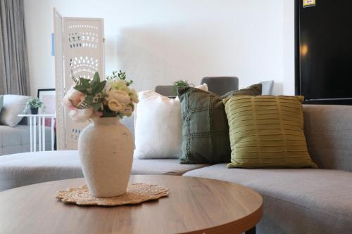 City focused comfy city view apartment