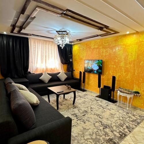 공용 라운지/TV 시청 구역, Perfect 1 Bedroom in the Heart of Agadir in 아바투아