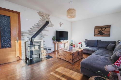 Maison 3 étoiles entre Pistes et Centre-Ville, Billiard, Ping-Pong, PS3, Cheminée, BBQ, Animaux admis