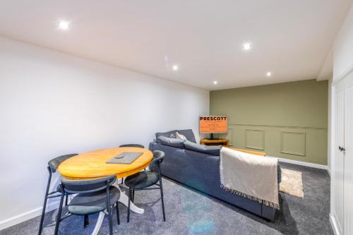 Newly Renovated Admiralty Terrace with FREE PARKING by Prescott Apartments gîte à louer Marriott City